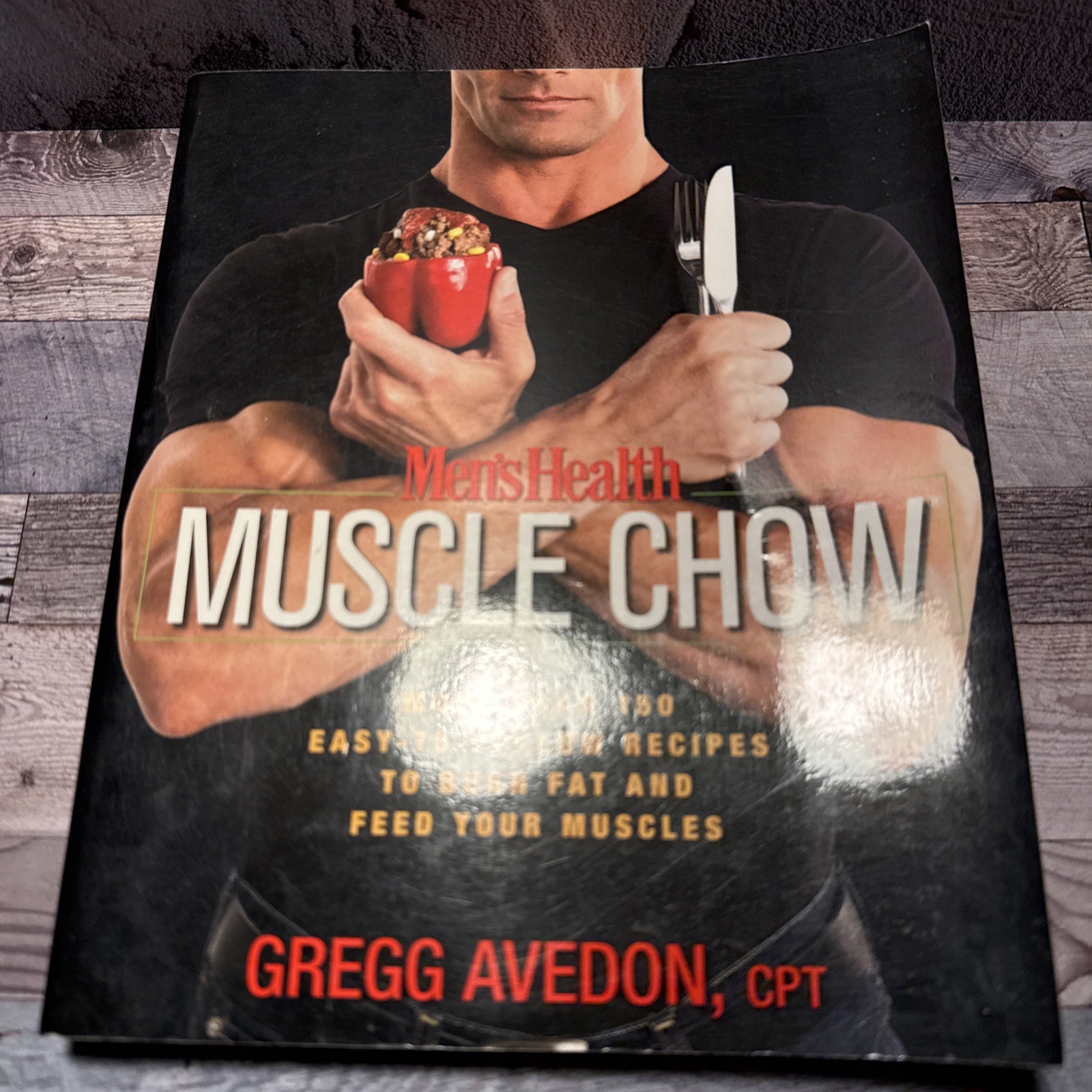Men’s Health Muscle Chow : More Than 150 Easy-To-Follow Recipes to Burn Fat and