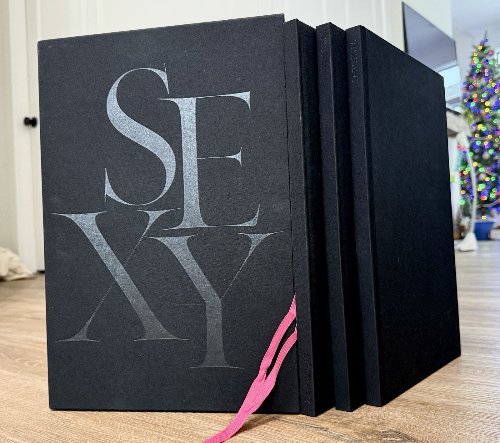 Victoria’s Secret SEXY Volume III Book Set TROPEZ, TULUM, SARDINIA 2005 + DVD!!!