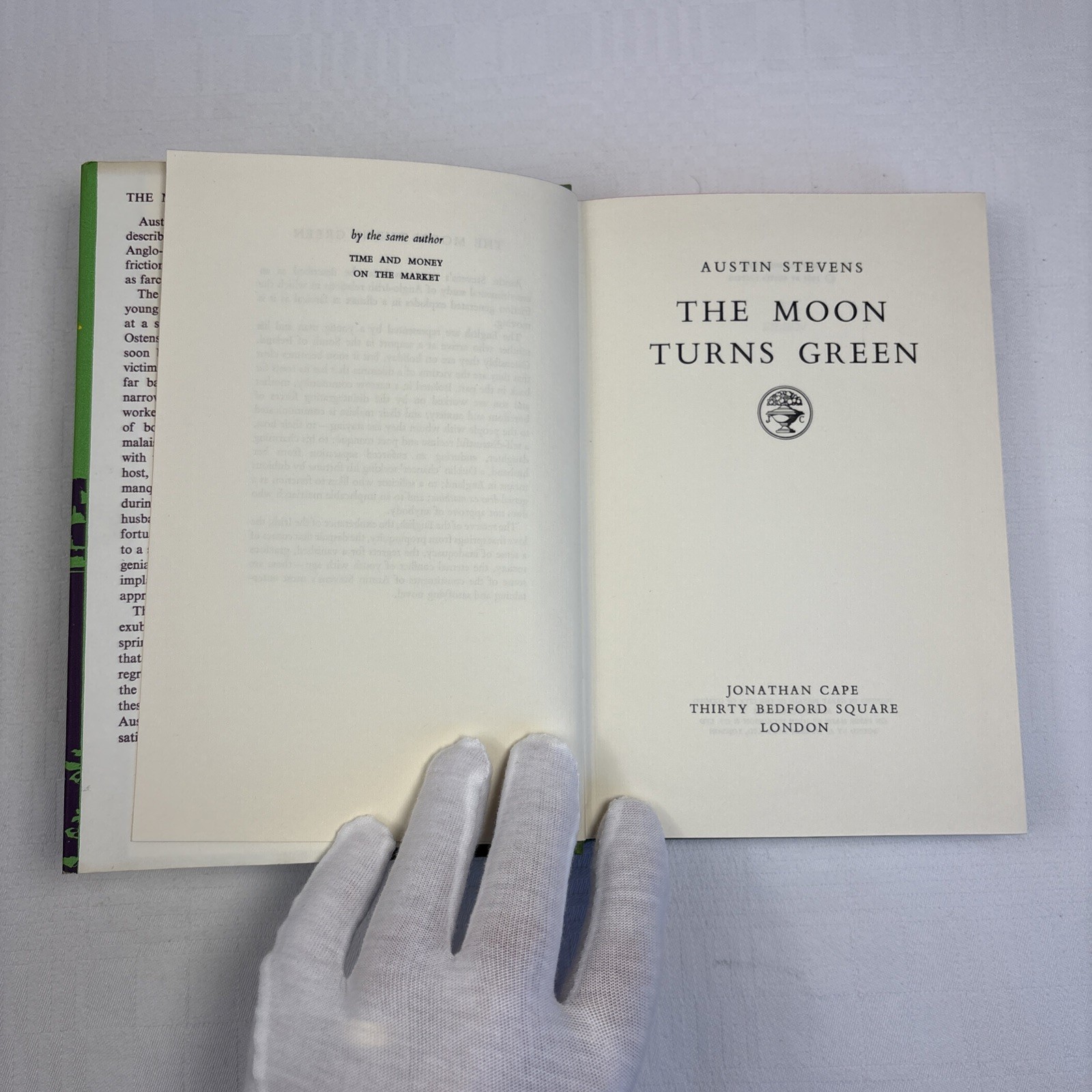 Austen Stevens The Moon Turns Green – Jonathan Cape 1961 HB DJ – 1st Edition