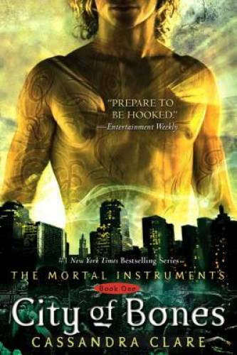 City of Bones (The Mortal Instruments, Book 1) – Paperback – VERY GOOD