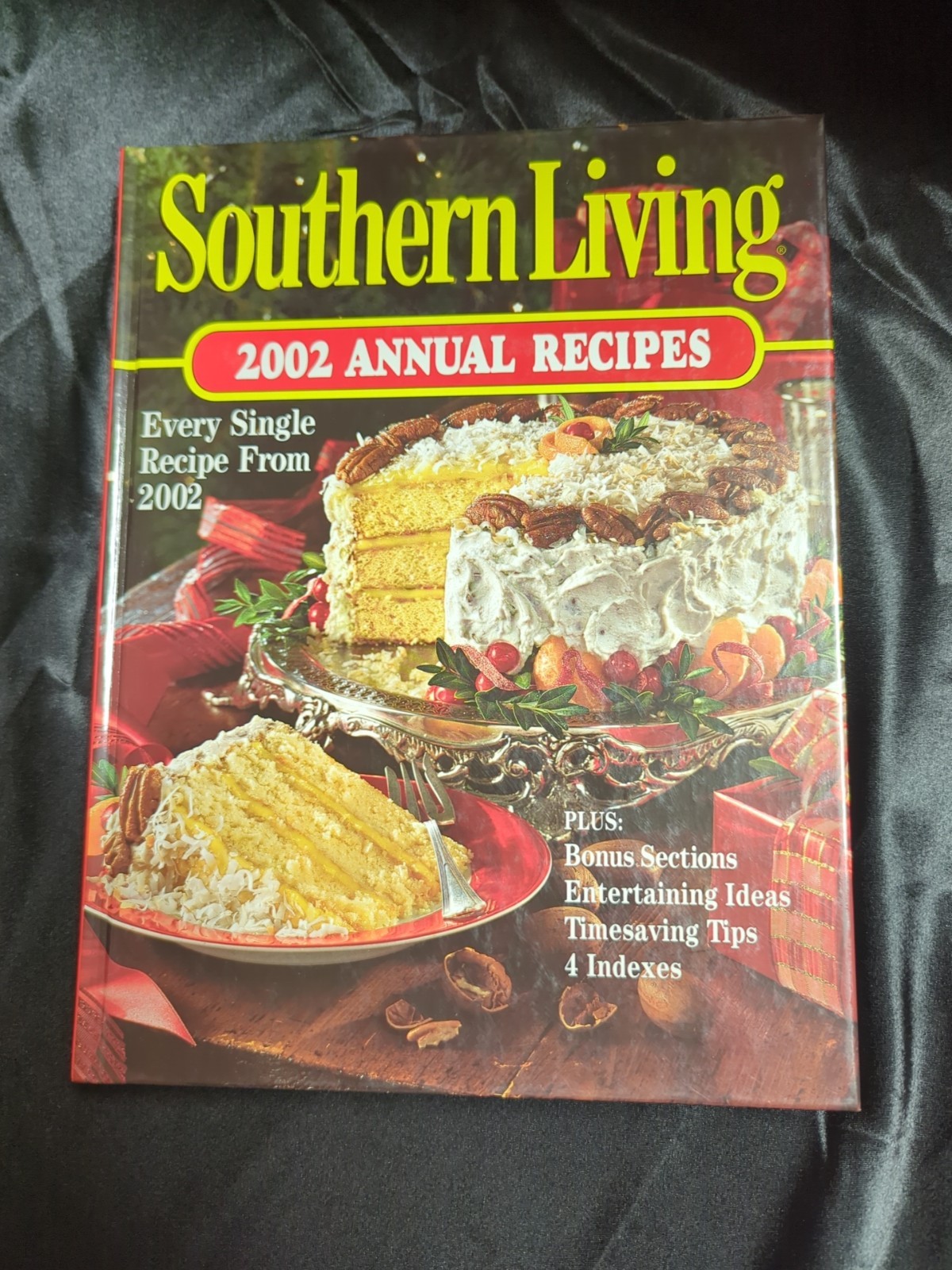 2002 Southern Living Annual Recipes Hardcover Cookbook – Like New-368 Pages