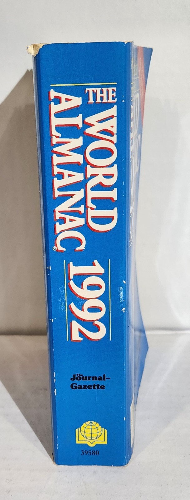 THE WORLD ALMANAC AND BOOK OF FACTS 1992 PAPERBACK NM 960 PAGES RARE VINTAGE