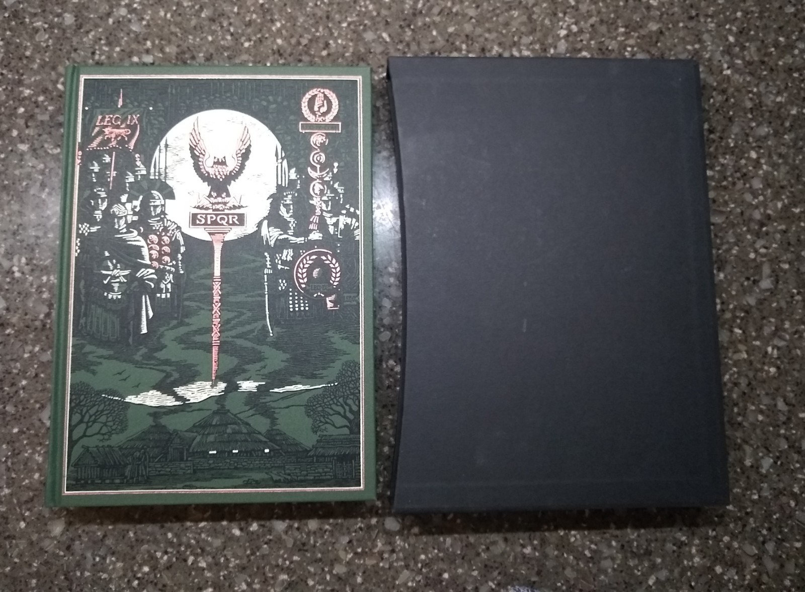 THE EAGLE OF THE NINTH ROSEMARY SUTCLIFF FOLIO SOCIETY EX CONDITION FREE SHIP