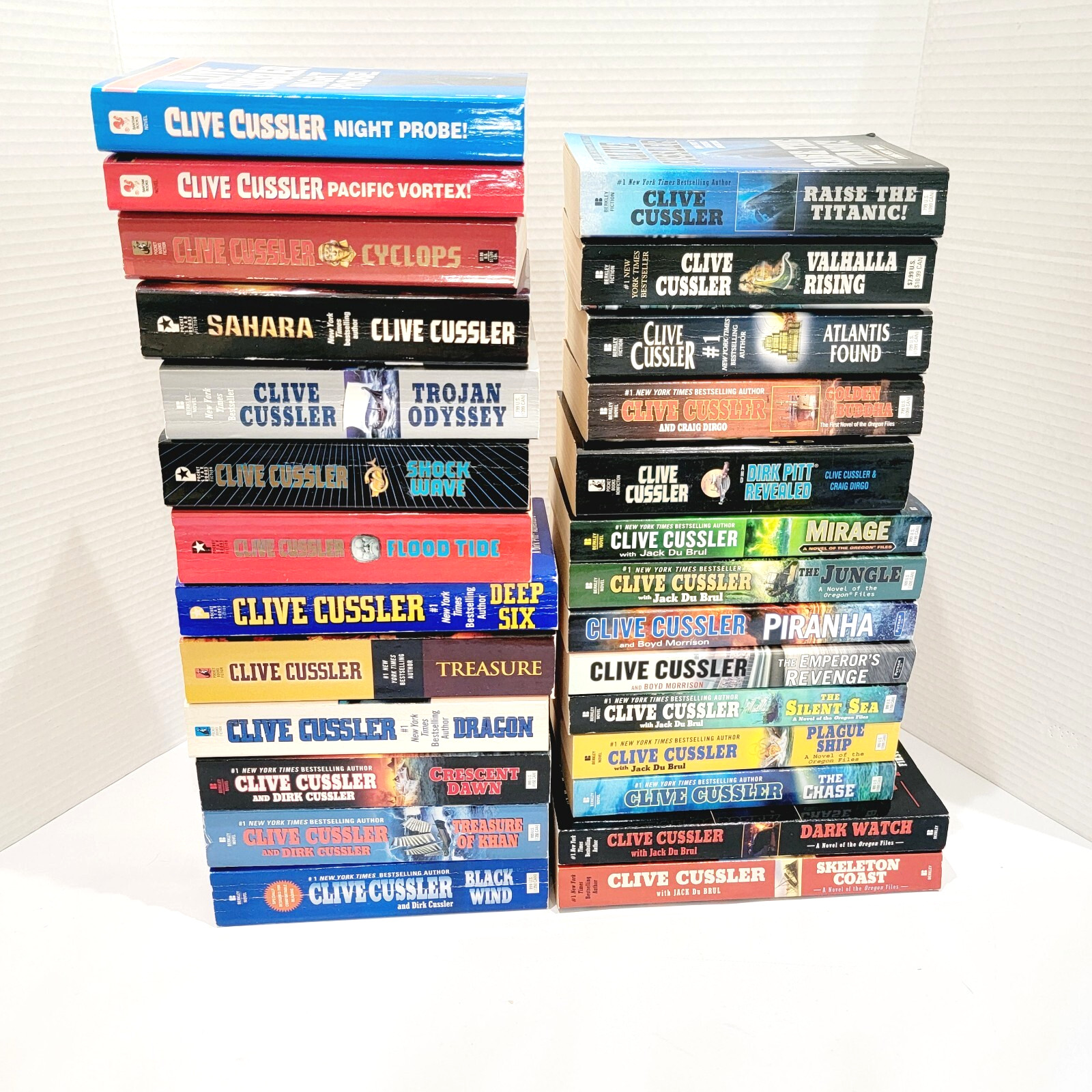 Clive Cussler Paperback Books 17 Dirk Pitt 9 Oregon & The Chase Large Lot of 27