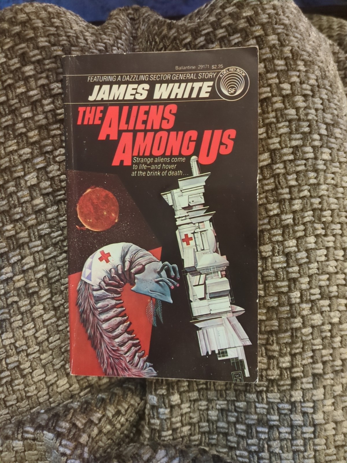 James White – The Aliens Among Us (Sector General) – 1981 – paperback