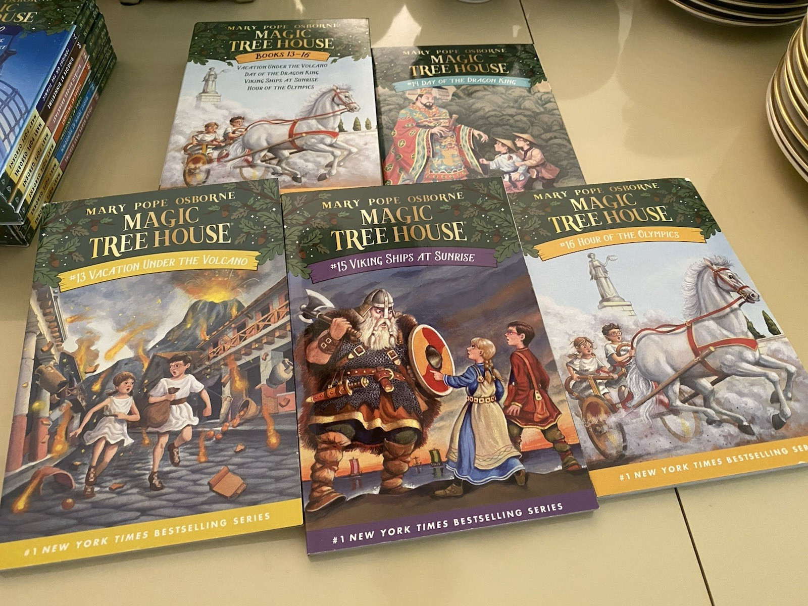 Magic Tree House 12 BOOKS IN SLIP BOX Vol. 9-20 Mary Pope Osborne