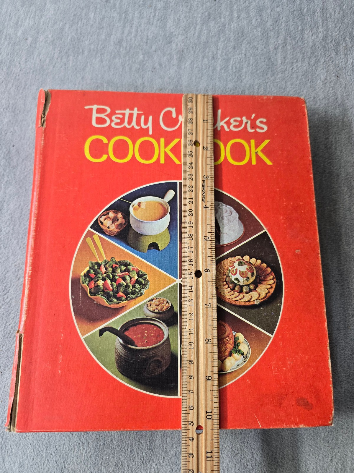 Betty Crockers Cookbook Golden Press 1971 Vintage Binder Ninth Printing