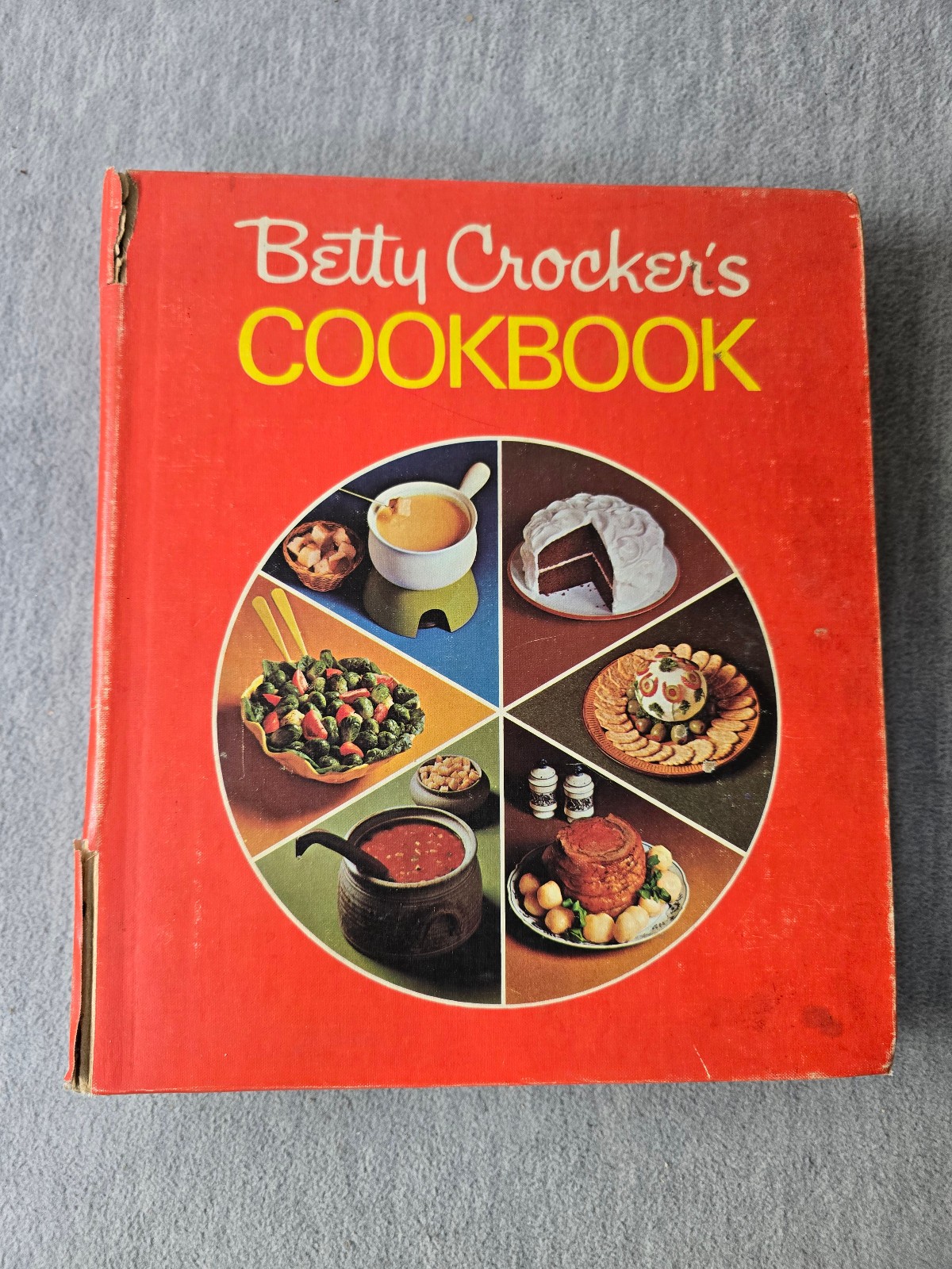 Betty Crockers Cookbook Golden Press 1971 Vintage Binder Ninth Printing