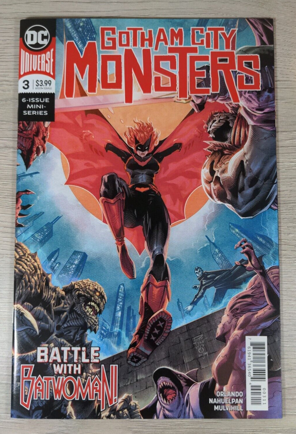 DC Universe: Gotham City Monsters Comic Issue No 3 Battle With Batwoman 2019