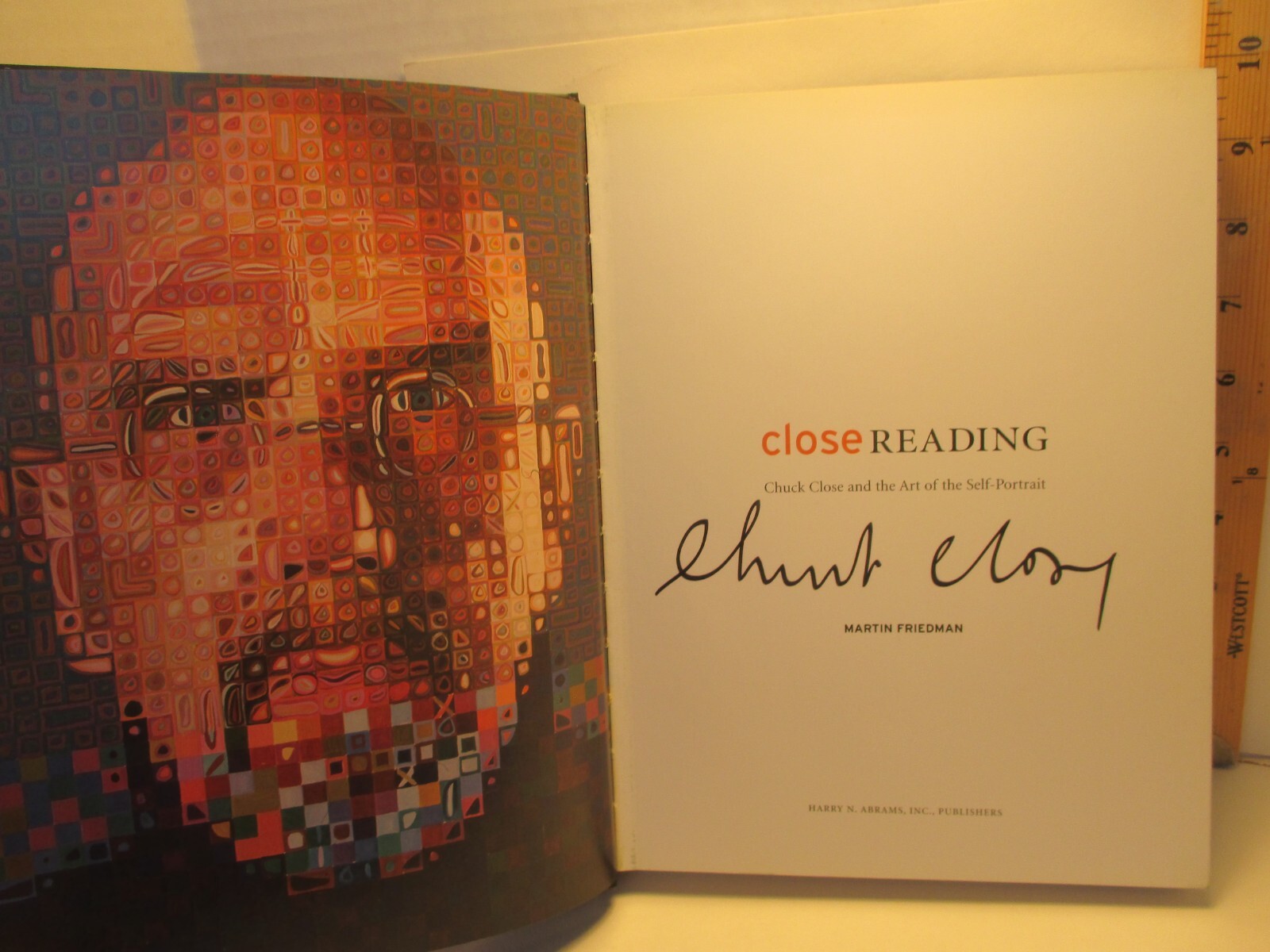 art book CLOSE READING by MARTIN FRIEDMAN 2005 Abrams SIGNED BY CHUCK CLOSE