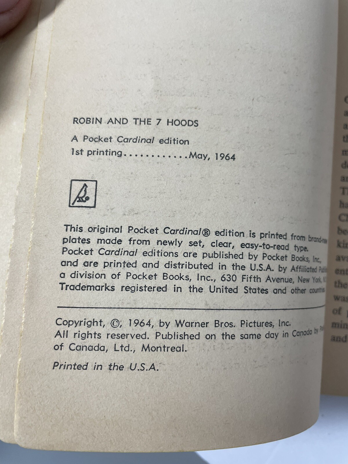 ROBIN & THE 7 HOODS Movie Tie In Vintage Paperback 1964 16 pages of photos