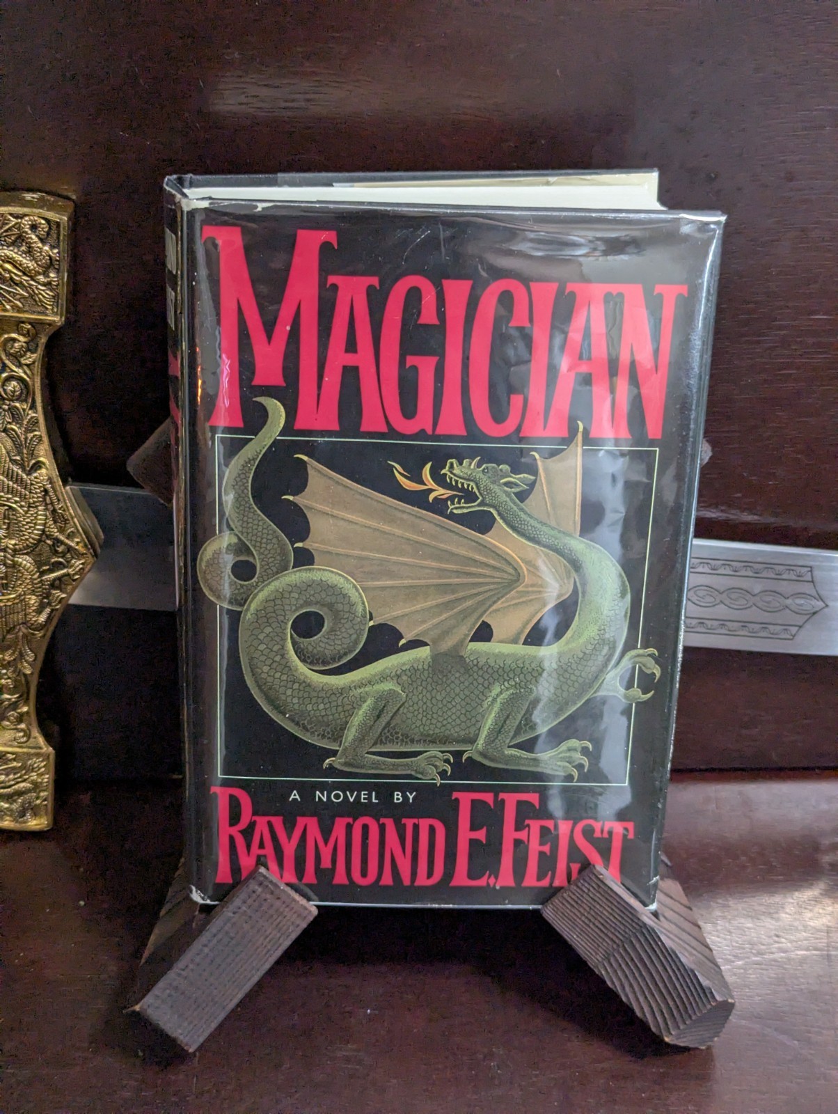 Raymond E Feist MAGICIAN 1982 Riftwar Saga BCE HCDJ VG Mylar Gutter Code P42