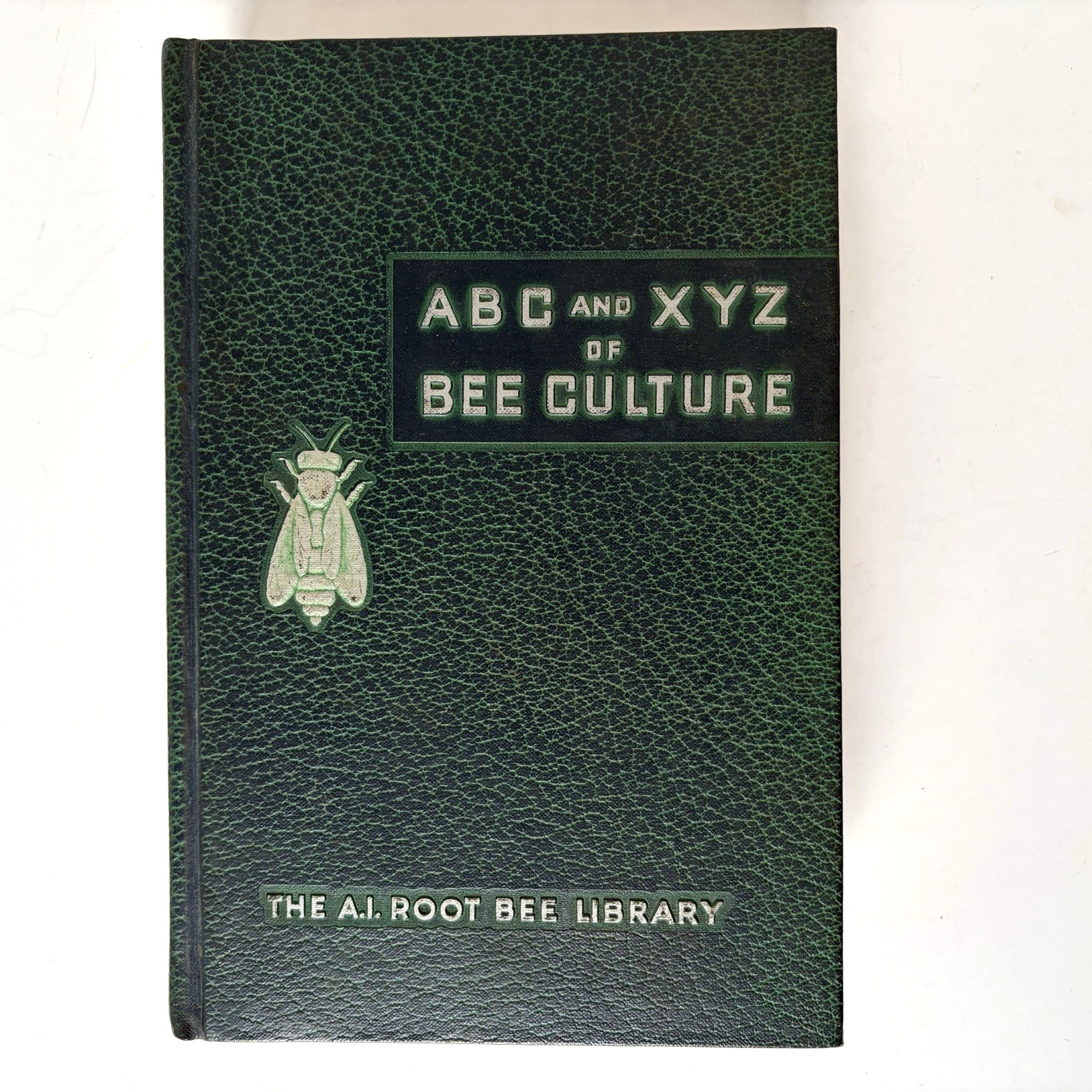 ABC + XYZ Of Bee Culture – 1972 34th Edition The A.I. Root Bee Library 712 Pages