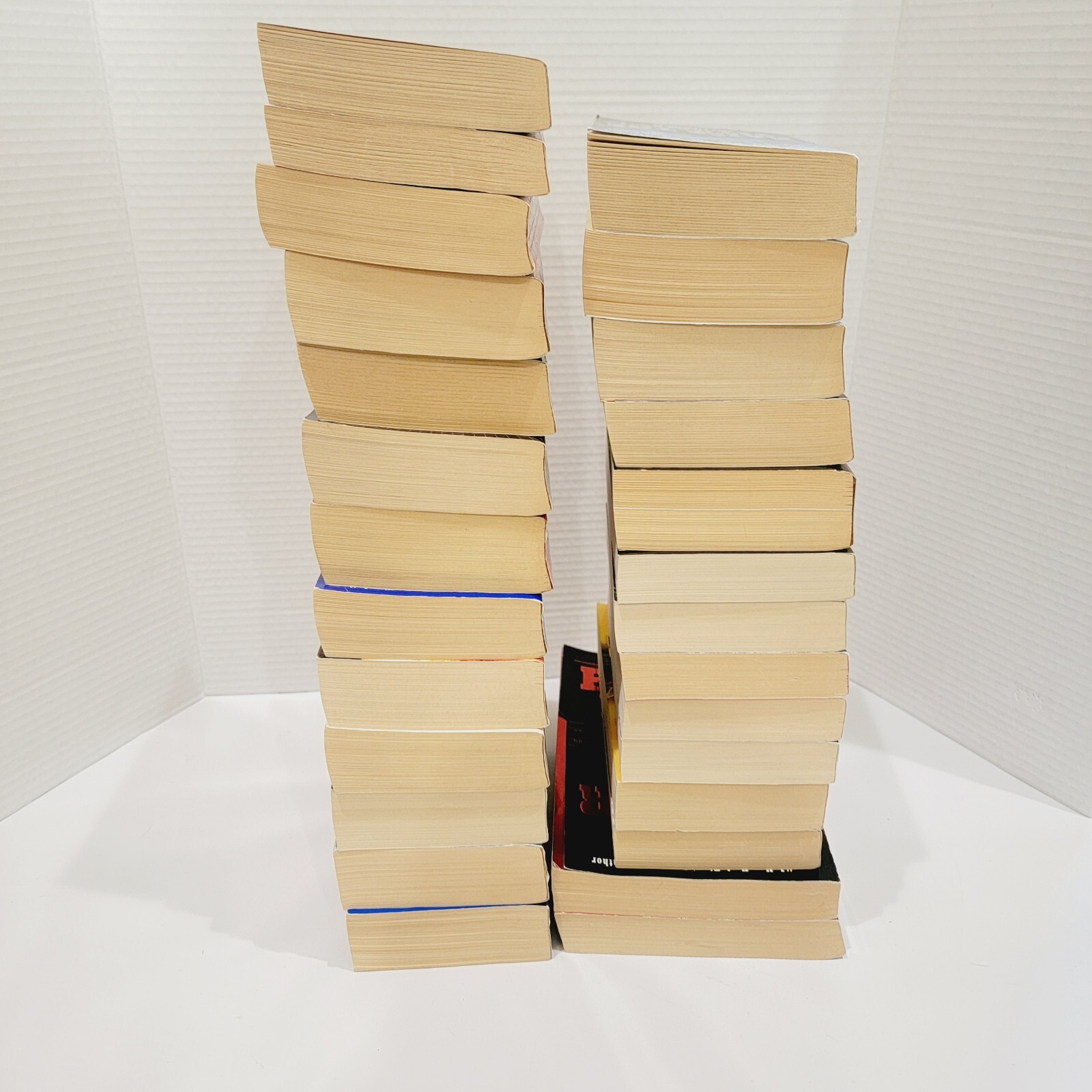 Clive Cussler Paperback Books 17 Dirk Pitt 9 Oregon & The Chase Large Lot of 27