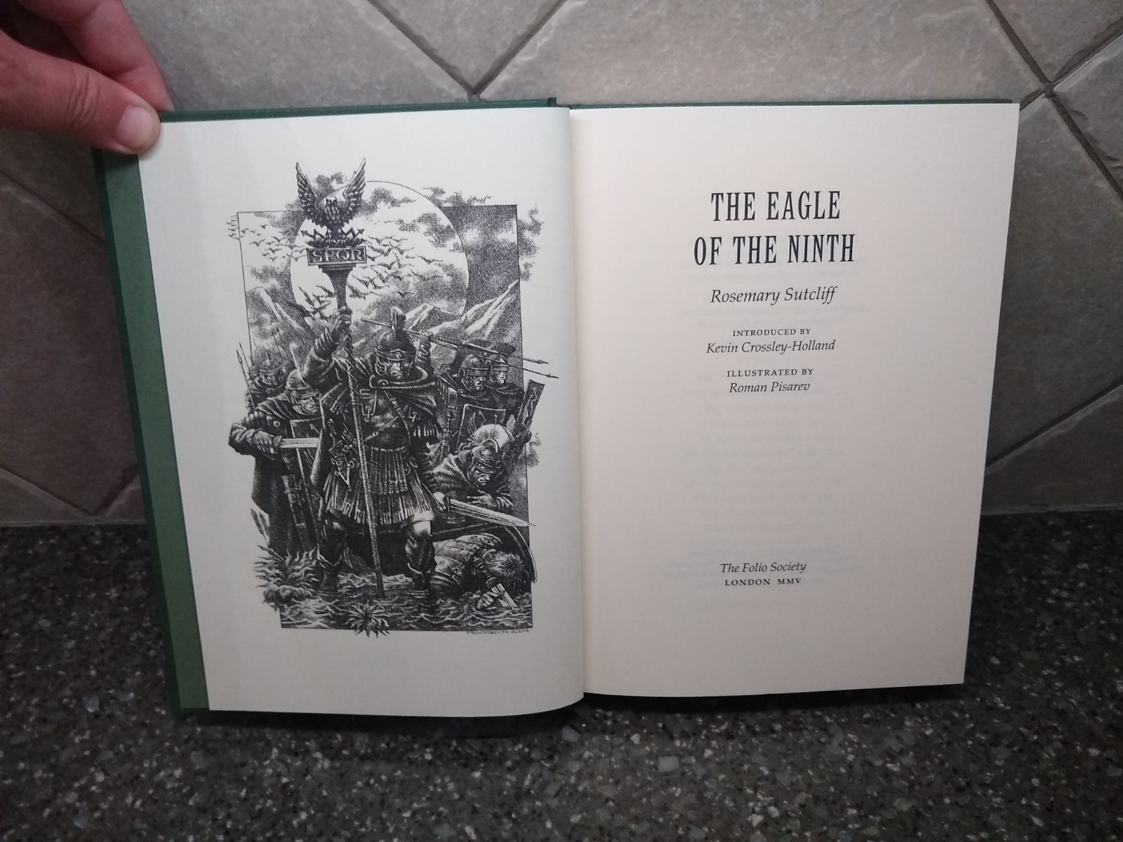 THE EAGLE OF THE NINTH ROSEMARY SUTCLIFF FOLIO SOCIETY EX CONDITION FREE SHIP