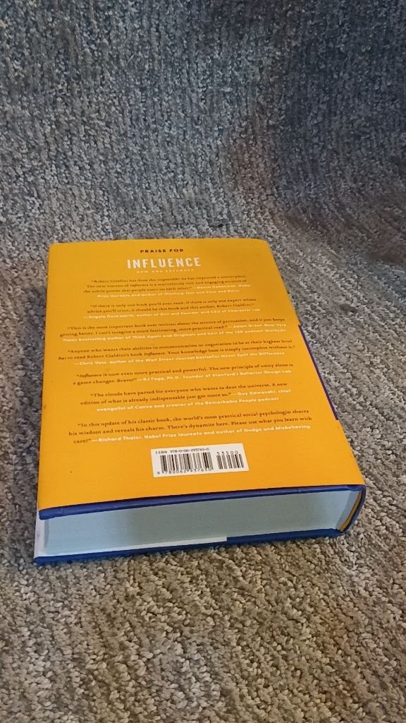 Influence New Expanded Cialdini 2021 Paperback VG