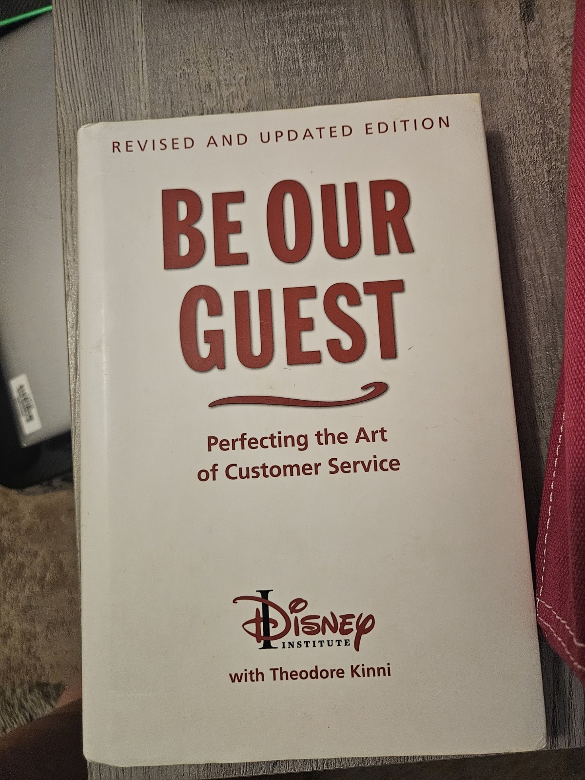 Be Our Guest: Perfecting the Art of Customer Service (Hardcover)