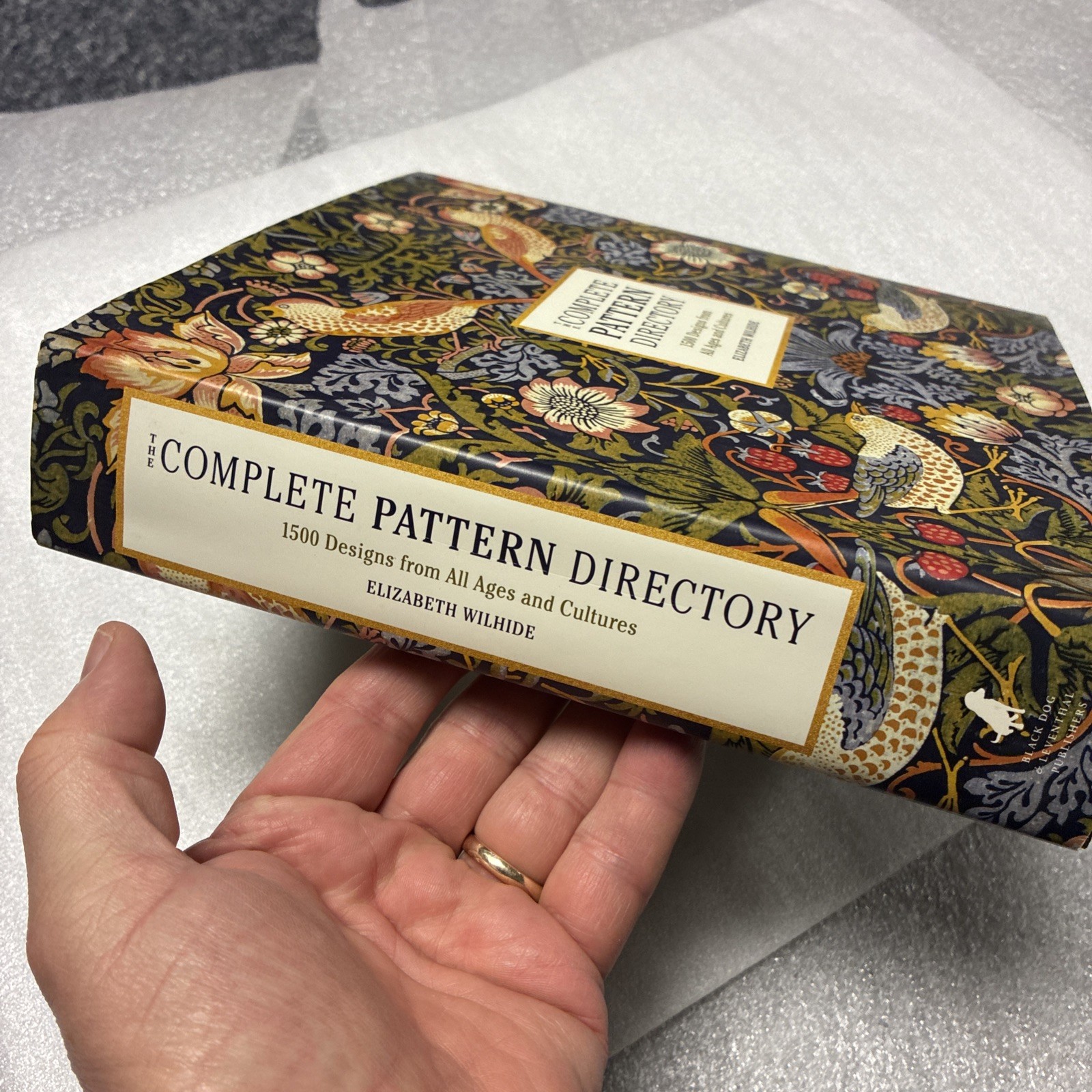 The Complete Pattern Directory: 1500 Designs from All Ages and Cultures