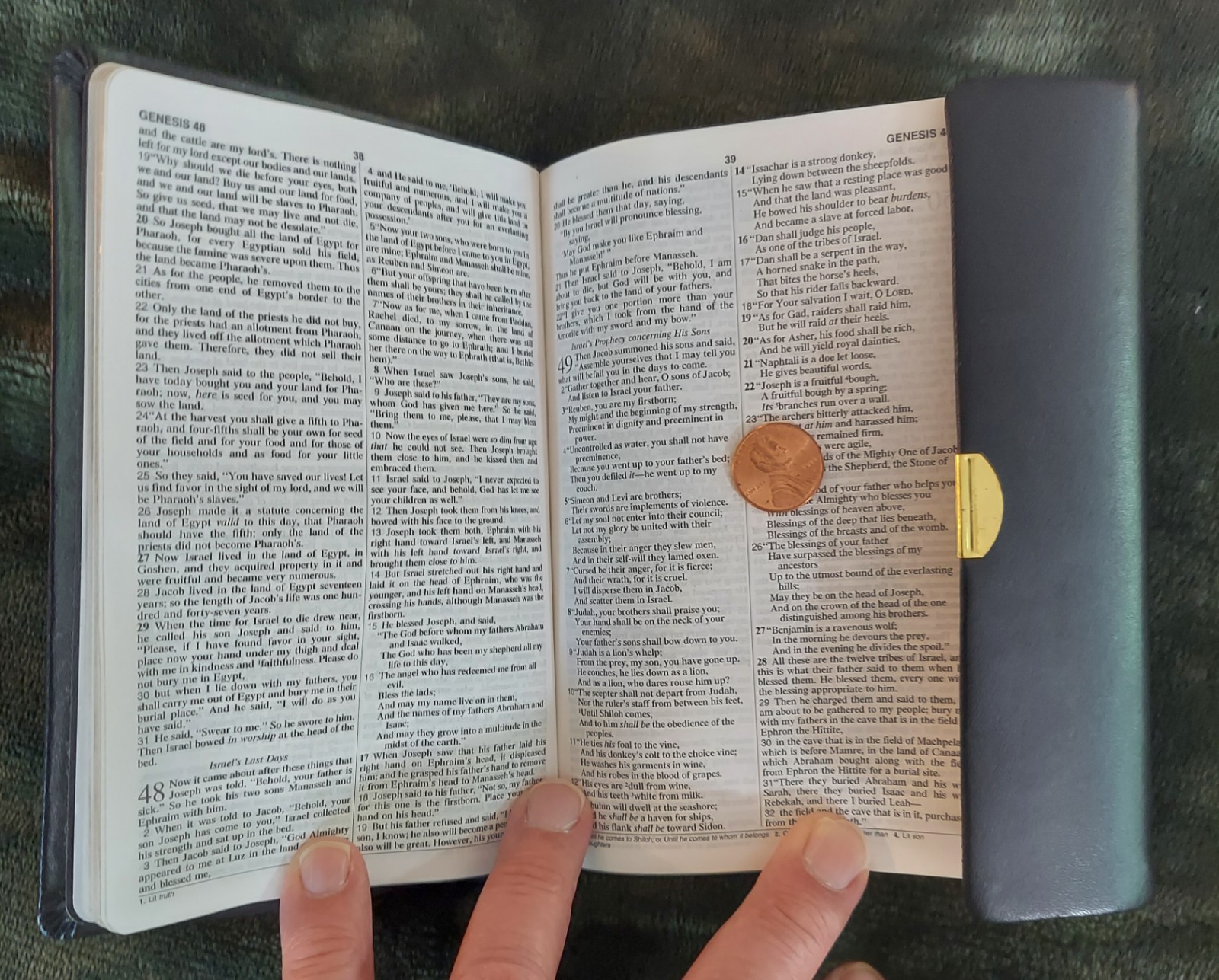 NASB Updated Edition Compact Bible Black Snap-flap Bonded Leather