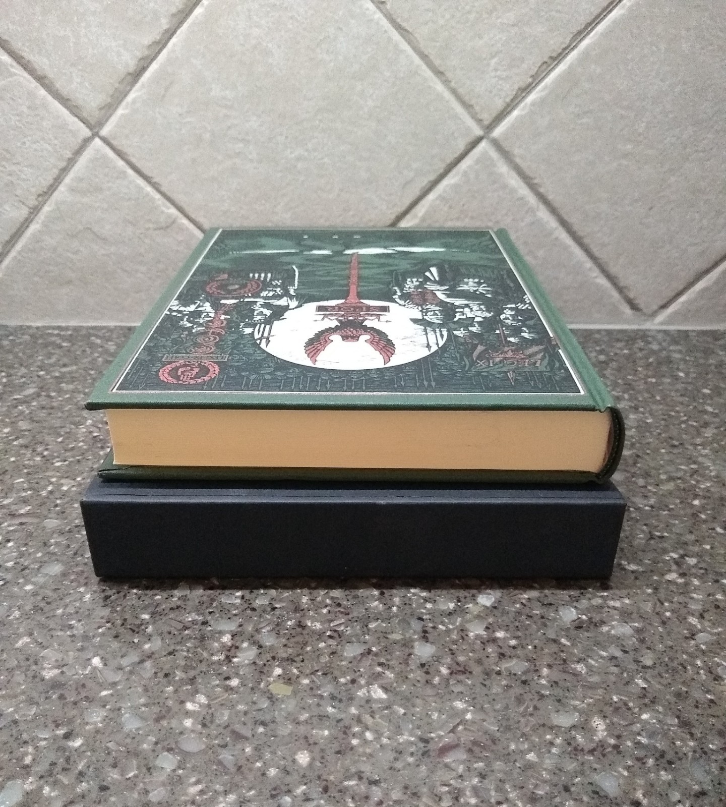 THE EAGLE OF THE NINTH ROSEMARY SUTCLIFF FOLIO SOCIETY EX CONDITION FREE SHIP