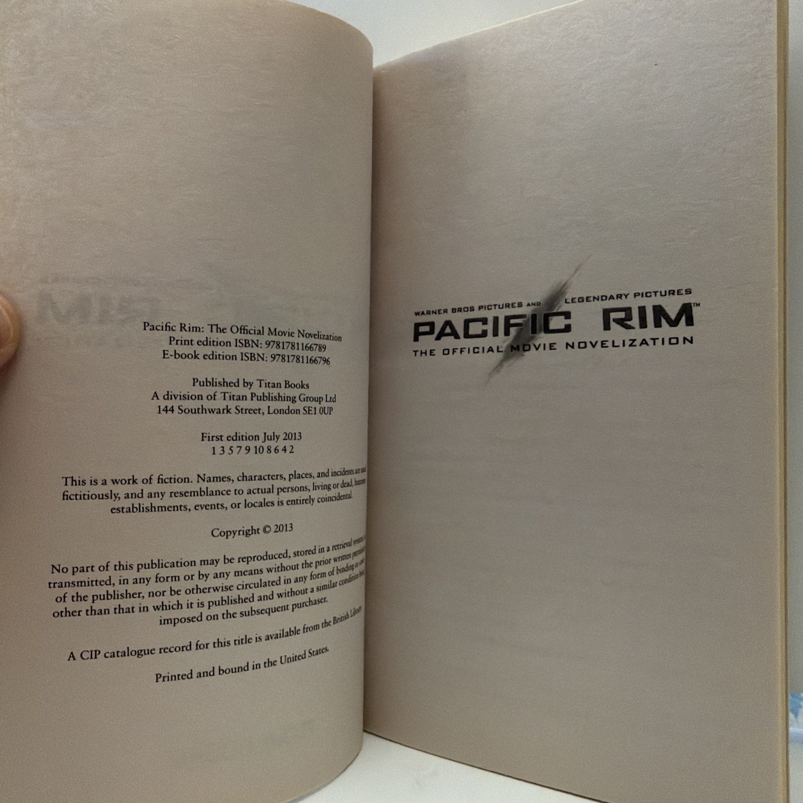 Pacific Rim: the Official Movie Novelization by Alex Irvine (2013, Mass Market)