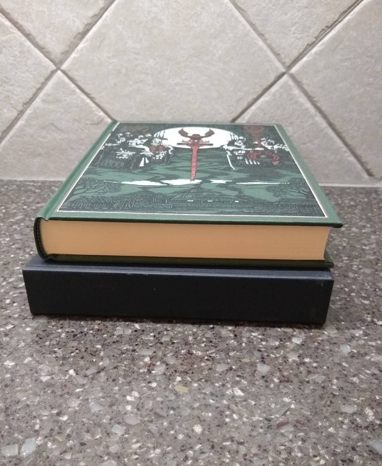 THE EAGLE OF THE NINTH ROSEMARY SUTCLIFF FOLIO SOCIETY EX CONDITION FREE SHIP