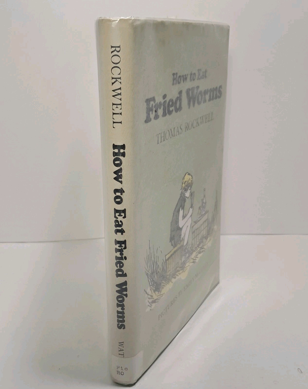 How to Eat Fried Worms by Thomas Rockwell – HC book DJ – 1973 1st Edition