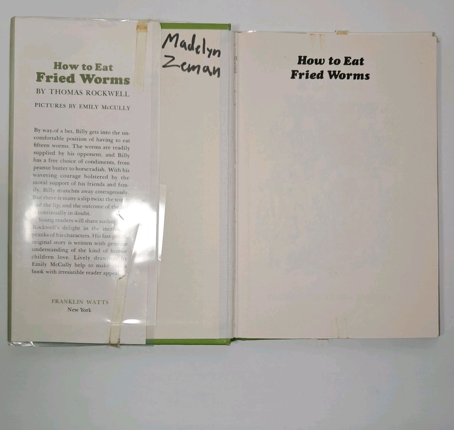 How to Eat Fried Worms by Thomas Rockwell – HC book DJ – 1973 1st Edition