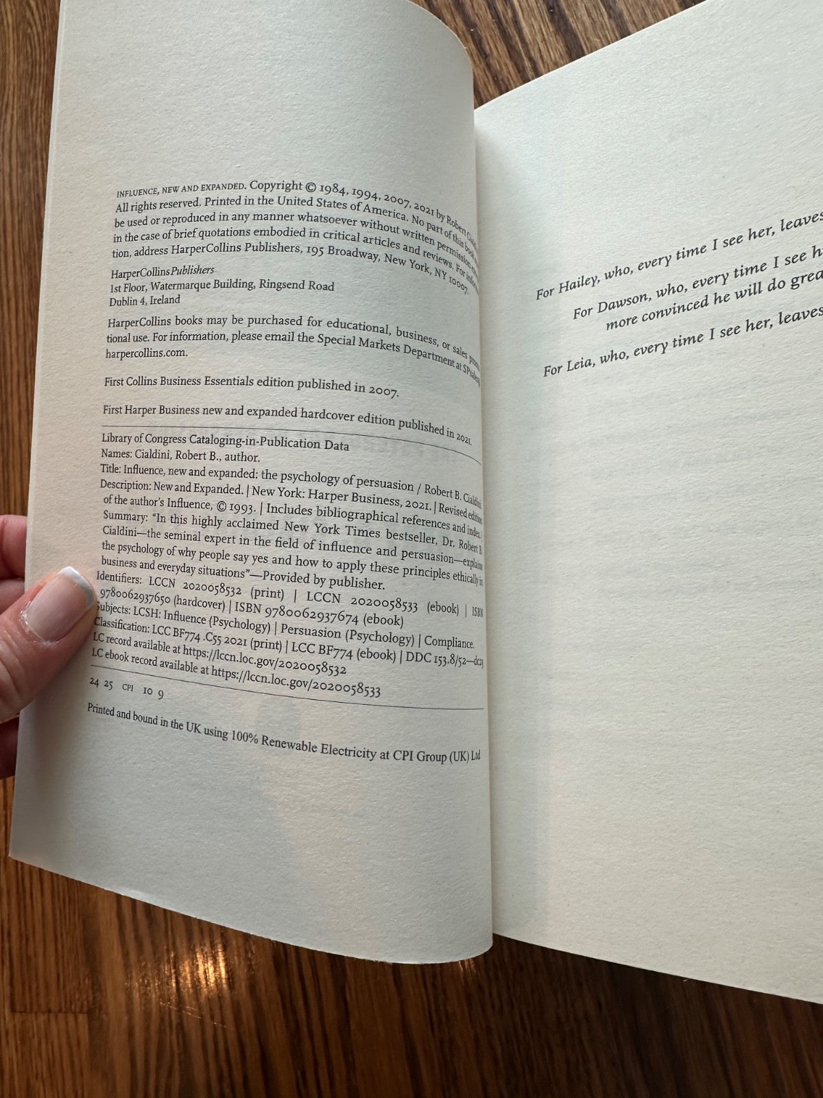 Influence, New and Expanded : The Psychology of Persuasion by Robert B. Cialdini