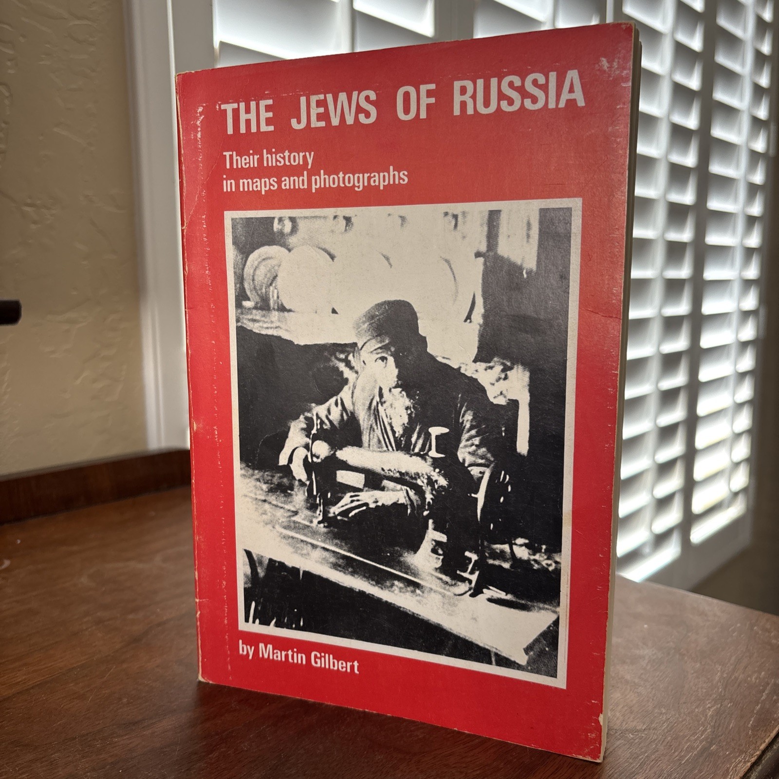 THE JEWS OF RUSSIA BY MARTIN GILBERT-SOFT COVER-1979-GOOD CONDITION