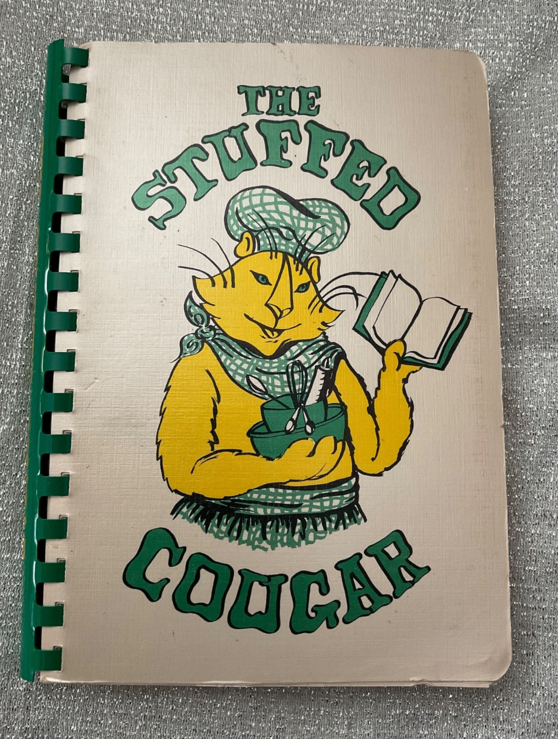 The Stuffed Cougar Cookbook Collegiate School Richmond VA 4th Print 1976
